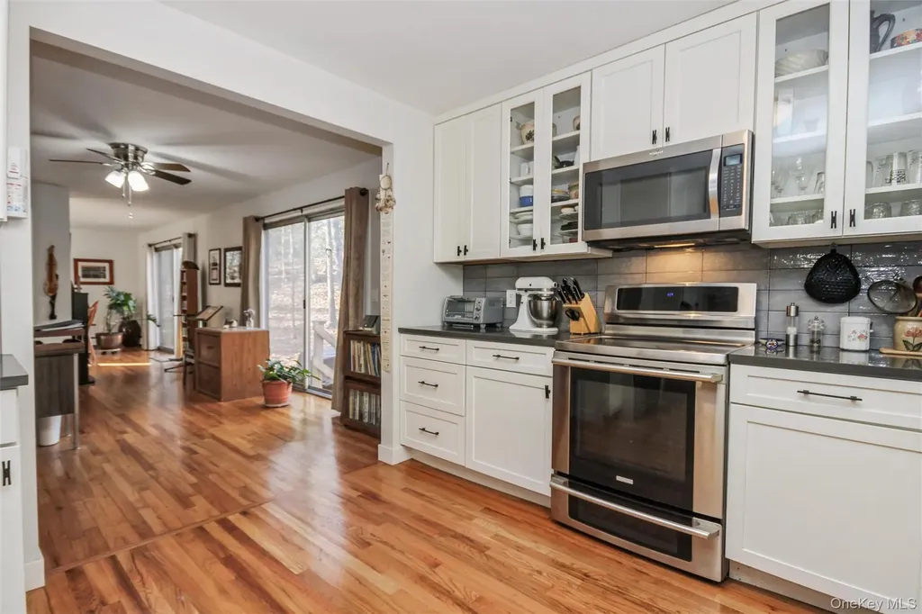 5 Van Court Hyde Park NY 12538