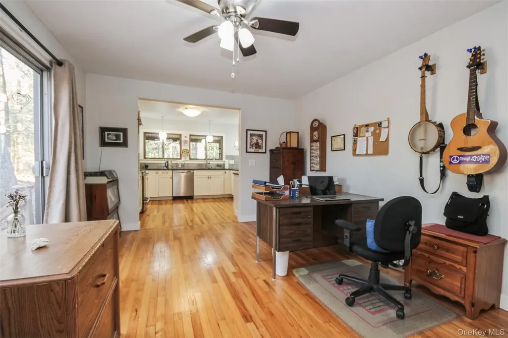 5 Van Court Hyde Park NY 12538