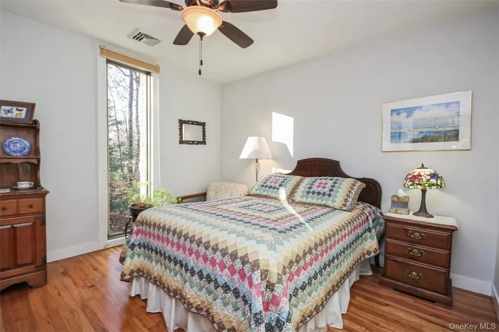 5 Van Court Hyde Park NY 12538