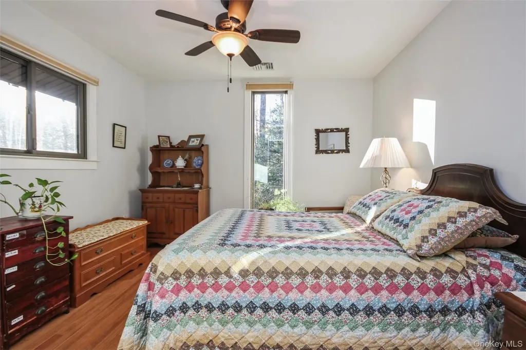 5 Van Court Hyde Park NY 12538