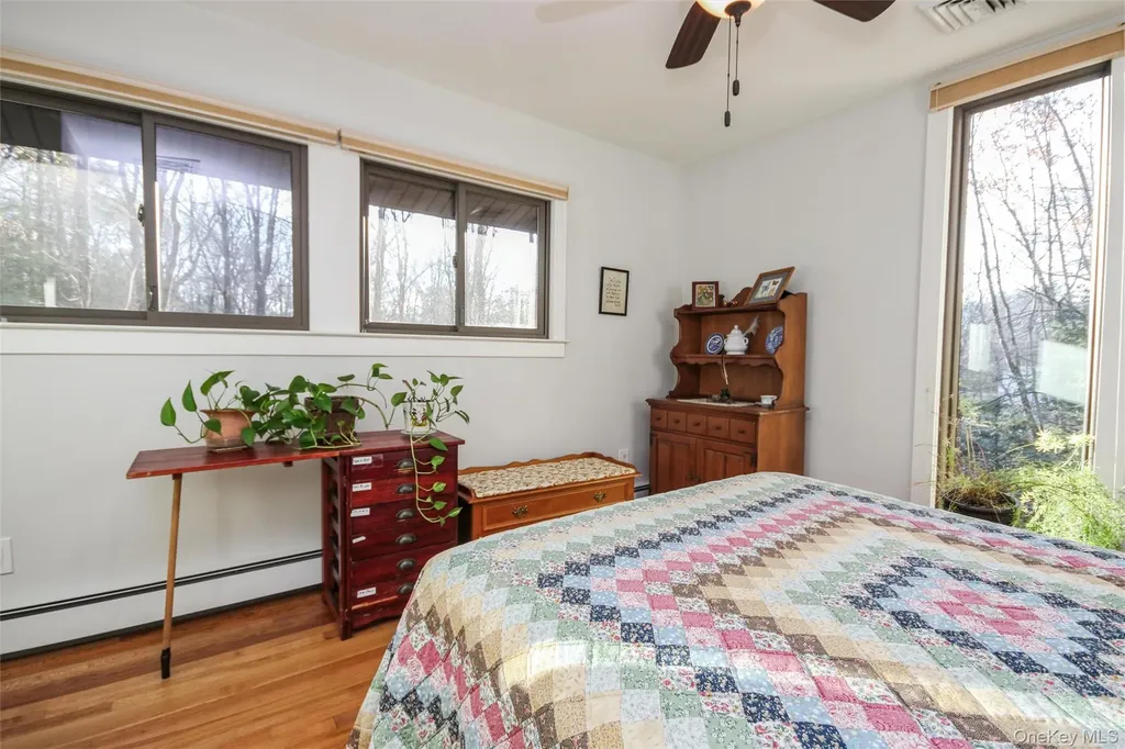 5 Van Court Hyde Park NY 12538