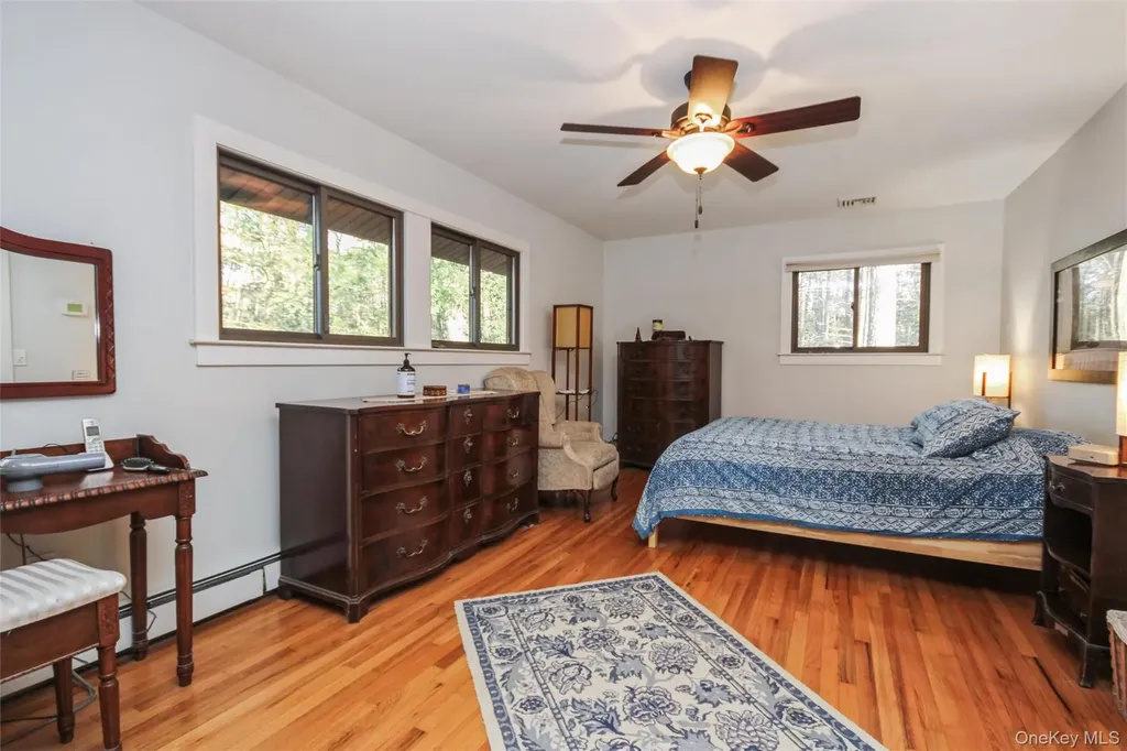 5 Van Court Hyde Park NY 12538