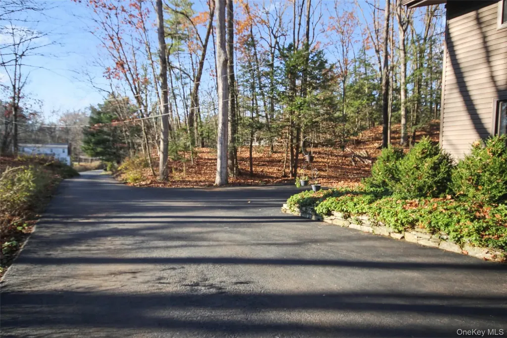 5 Van Court Hyde Park NY 12538