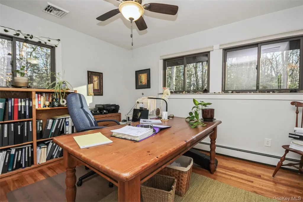 5 Van Court Hyde Park NY 12538