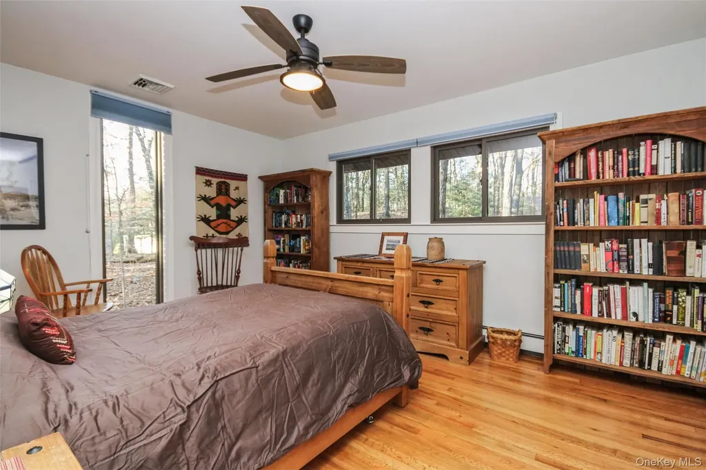 5 Van Court Hyde Park NY 12538