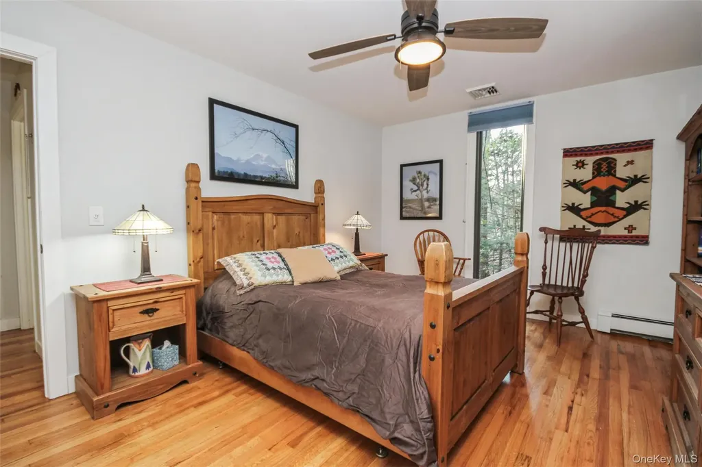 5 Van Court Hyde Park NY 12538