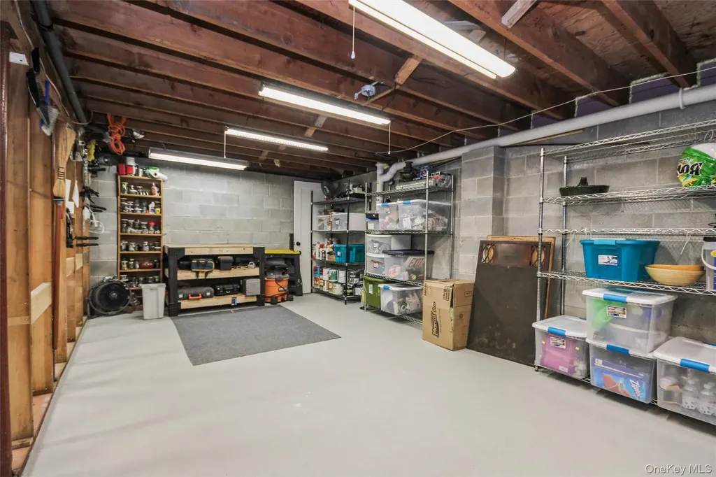5 Van Court Hyde Park NY 12538