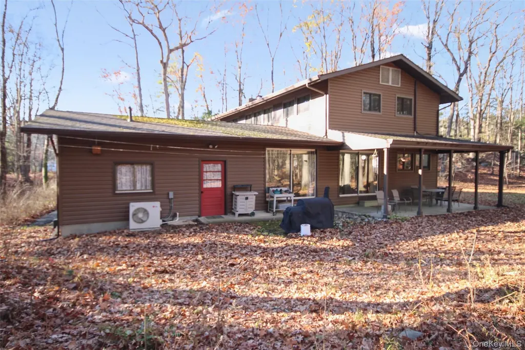 5 Van Court Hyde Park NY 12538