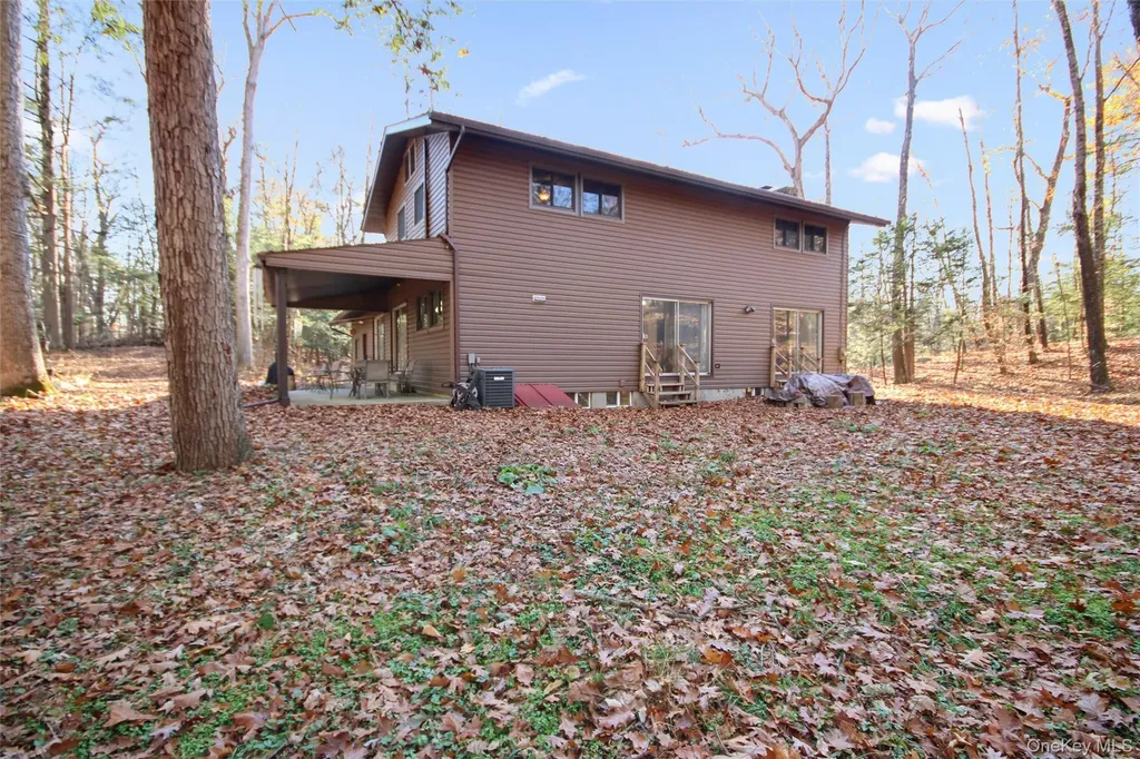 5 Van Court Hyde Park NY 12538