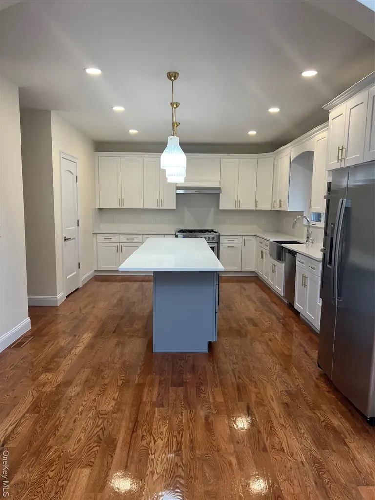 23 Sunlight Hill Yonkers NY 10704