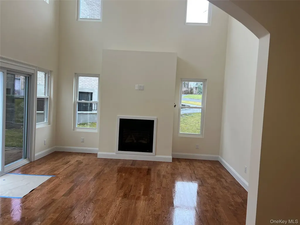23 Sunlight Hill Yonkers NY 10704