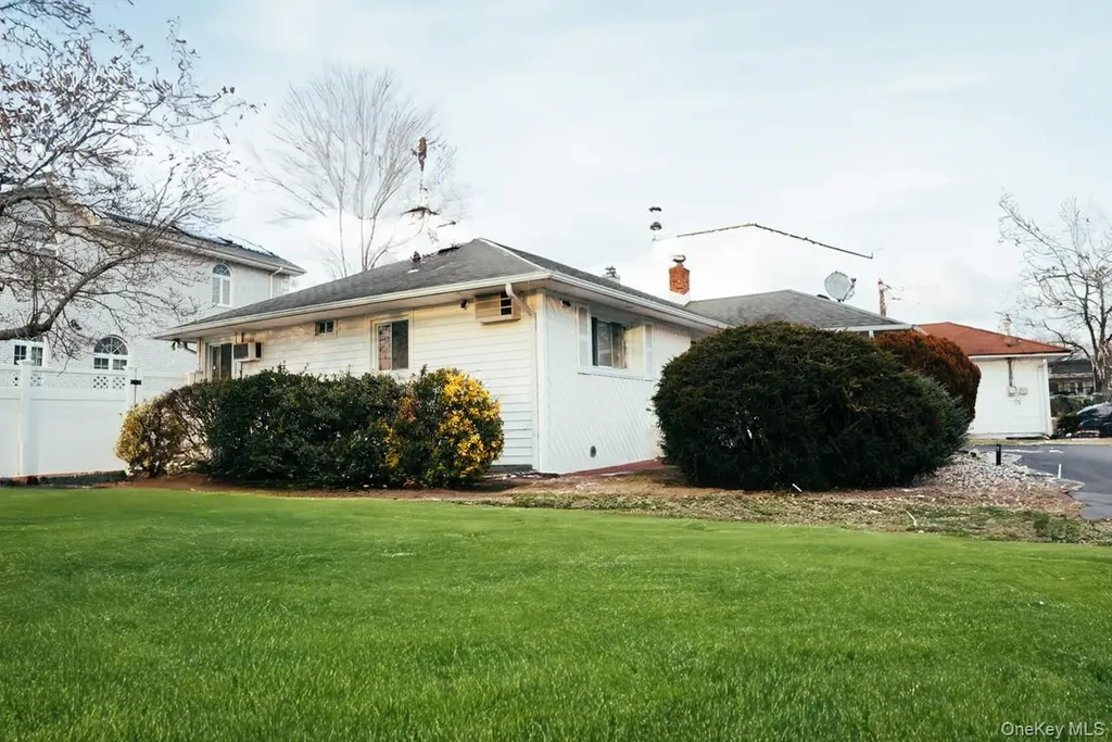 1322 Barry Drive S Valley Stream NY 11580