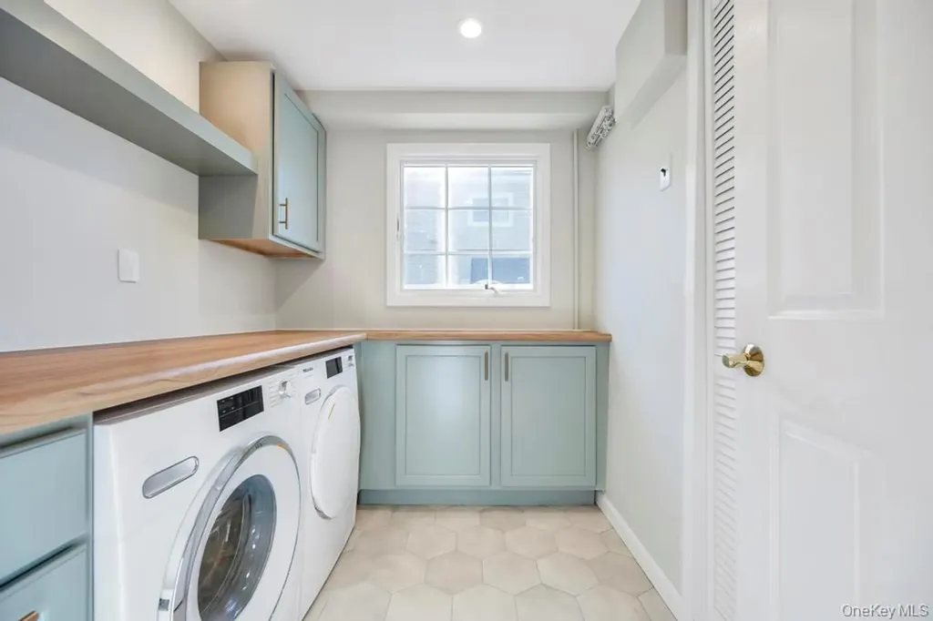 44 Derby Avenue Greenlawn NY 11740