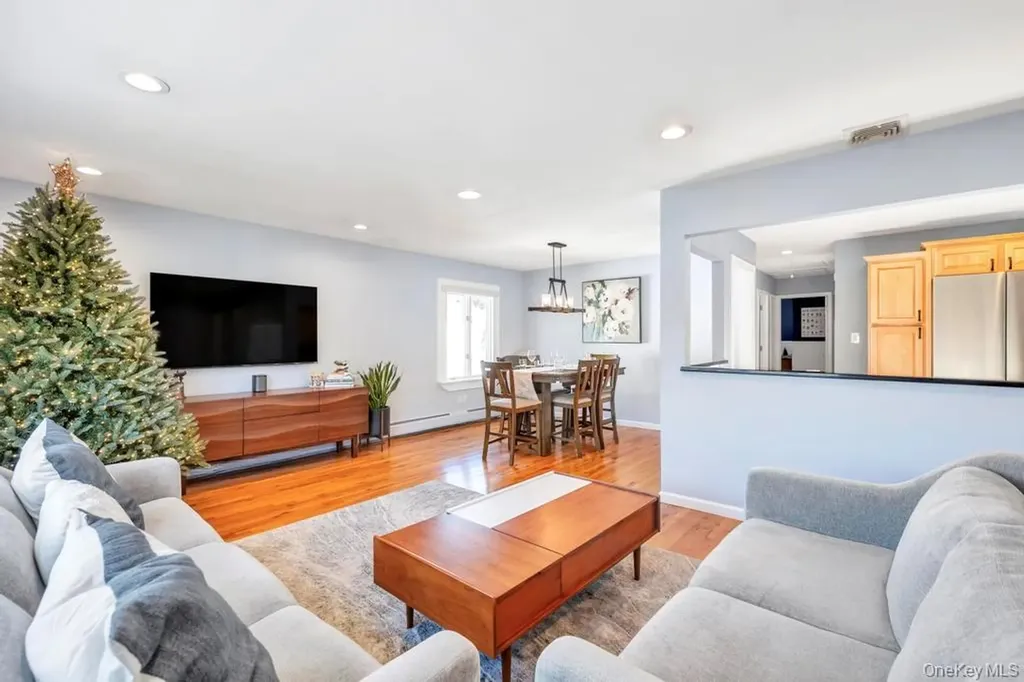 44 Derby Avenue Greenlawn NY 11740