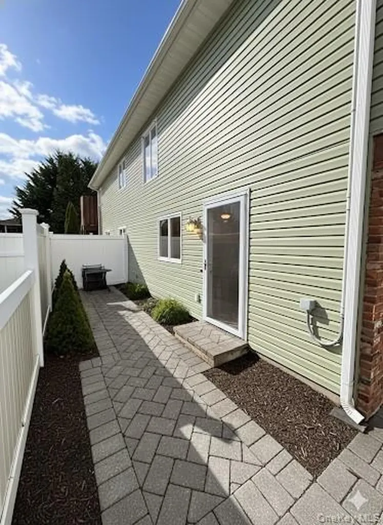 44 Derby Avenue Greenlawn NY 11740