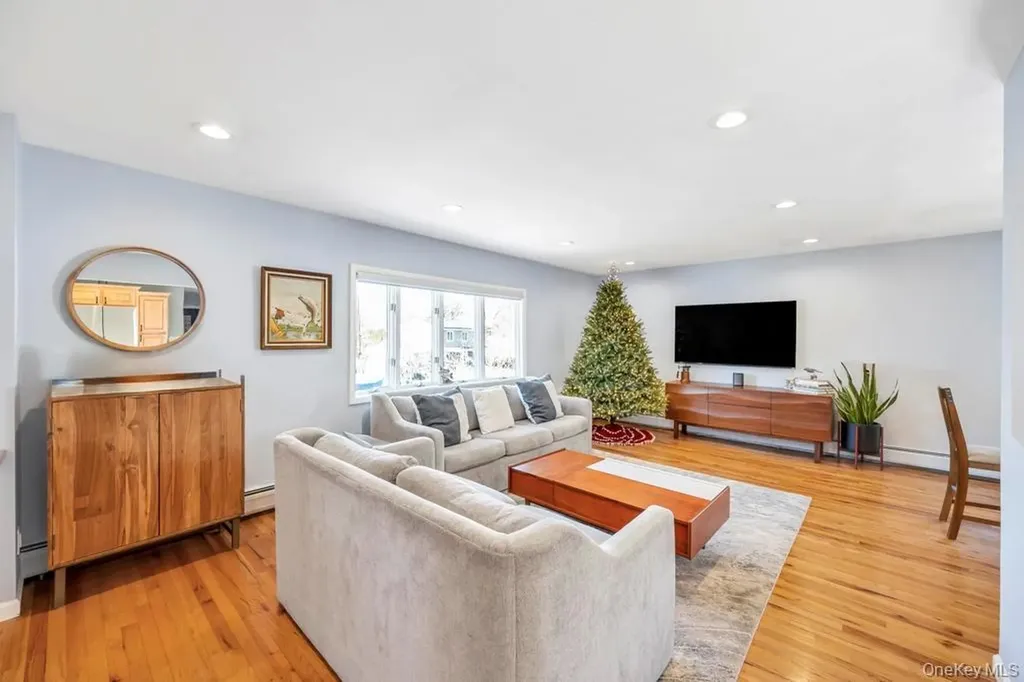 44 Derby Avenue Greenlawn NY 11740
