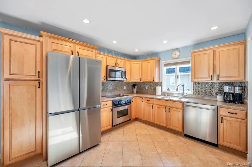 44 Derby Avenue Greenlawn NY 11740