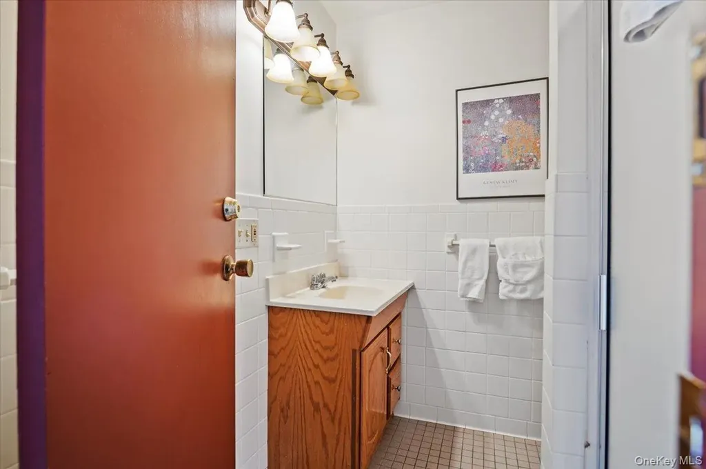 605 North Broadway Call Listing Agent NY 12866