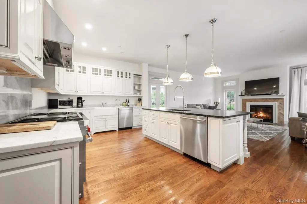 5041 Goodridge Avenue Bronx NY 10471