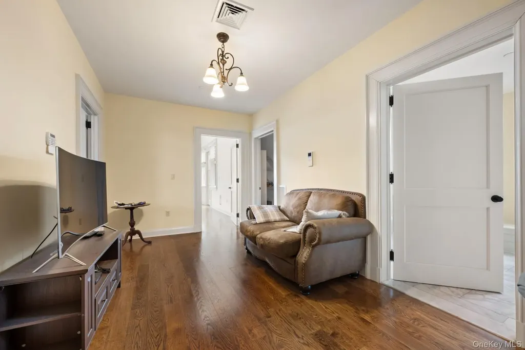 5041 Goodridge Avenue Bronx NY 10471