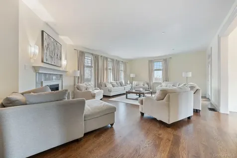 5041 Goodridge Avenue Bronx NY 10471