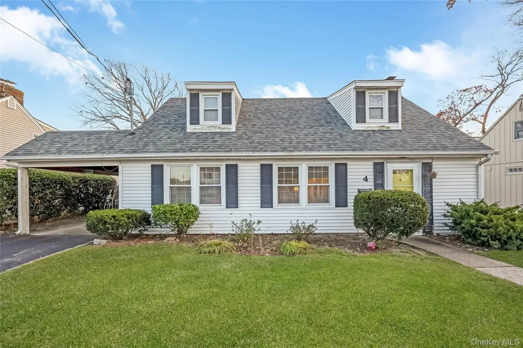 4 Florida Avenue Copiague NY 11726