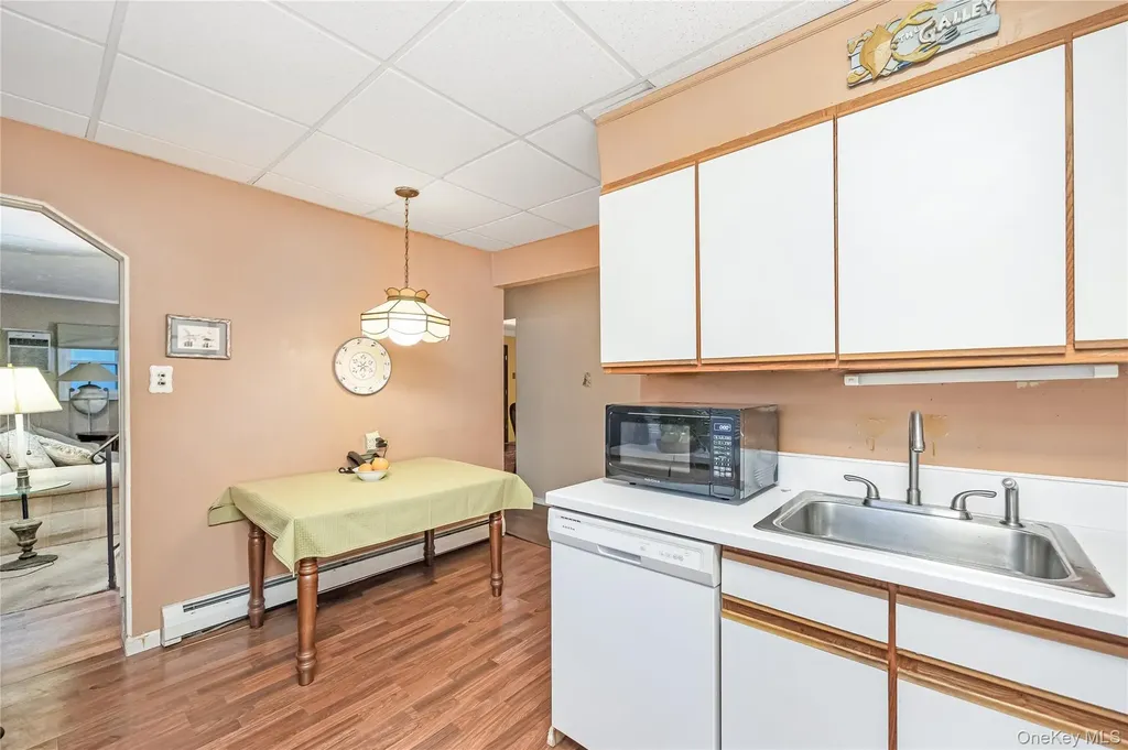 4 Florida Avenue Copiague NY 11726