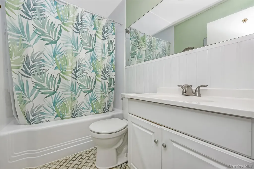 4 Florida Avenue Copiague NY 11726