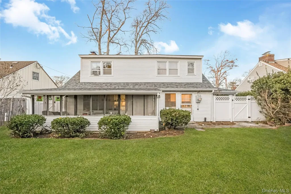 4 Florida Avenue Copiague NY 11726