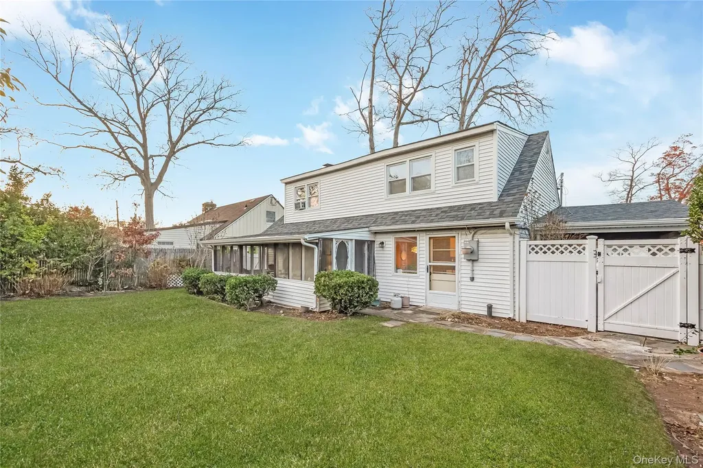 4 Florida Avenue Copiague NY 11726