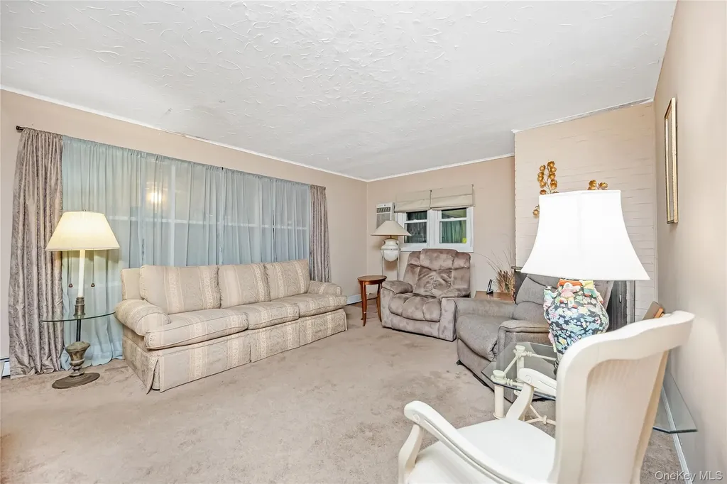 4 Florida Avenue Copiague NY 11726