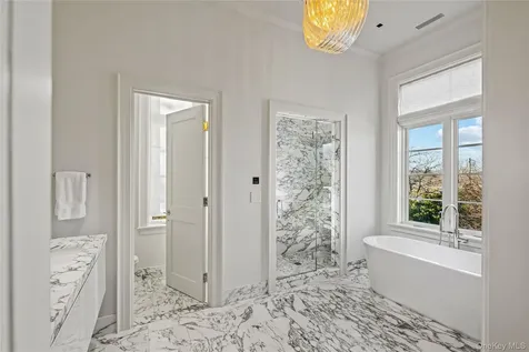 106 Premium Point New Rochelle NY 10801