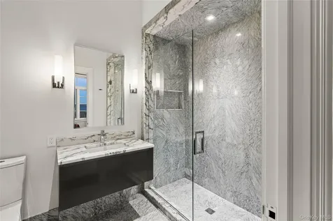 106 Premium Point New Rochelle NY 10801