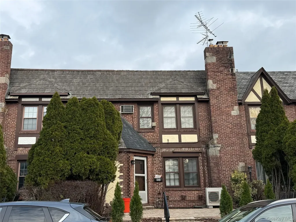 404 Bauer Place Mineola NY 11501