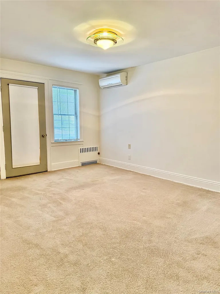 404 Bauer Place Mineola NY 11501