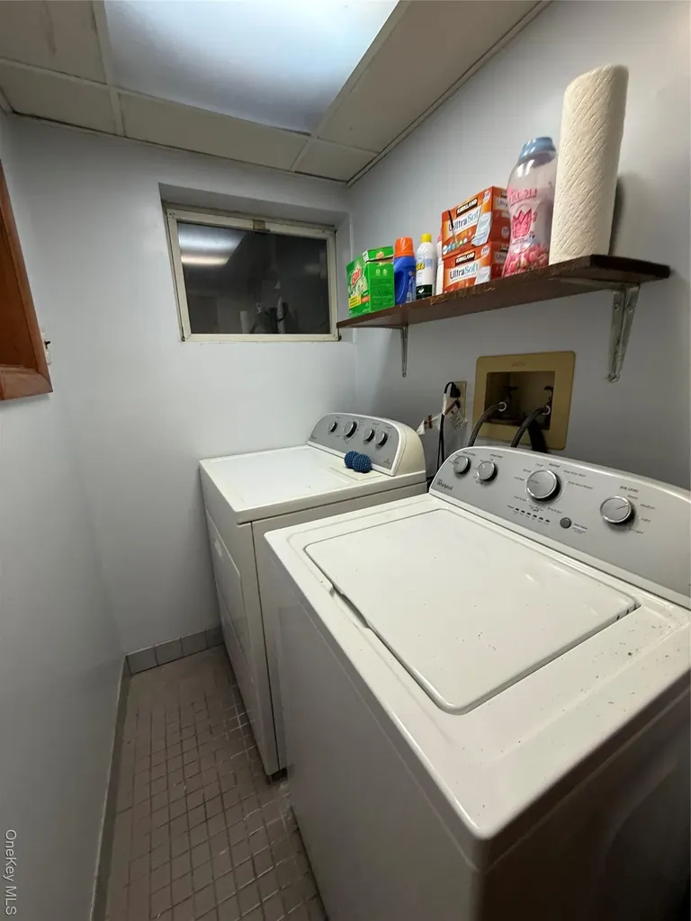 404 Bauer Place Mineola NY 11501
