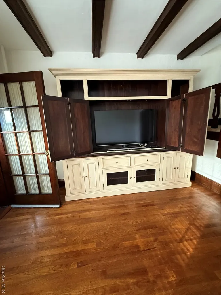 404 Bauer Place Mineola NY 11501