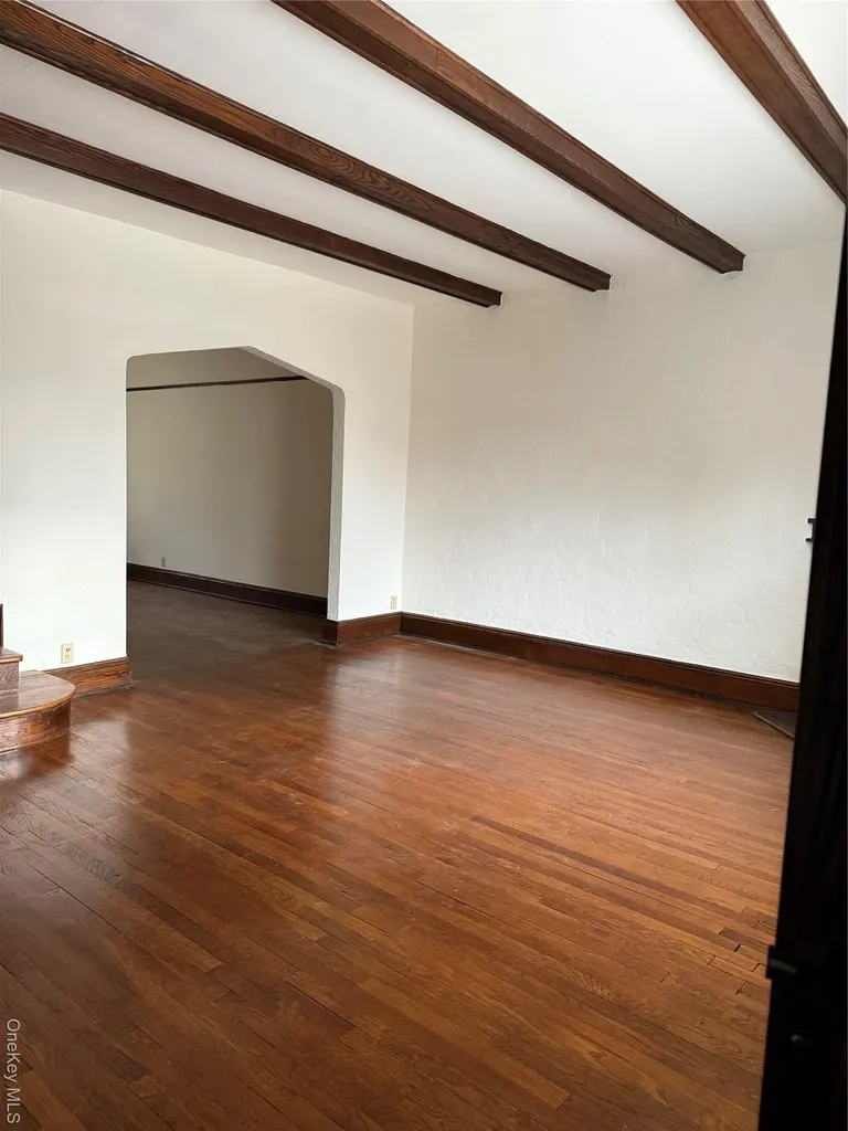 404 Bauer Place Mineola NY 11501