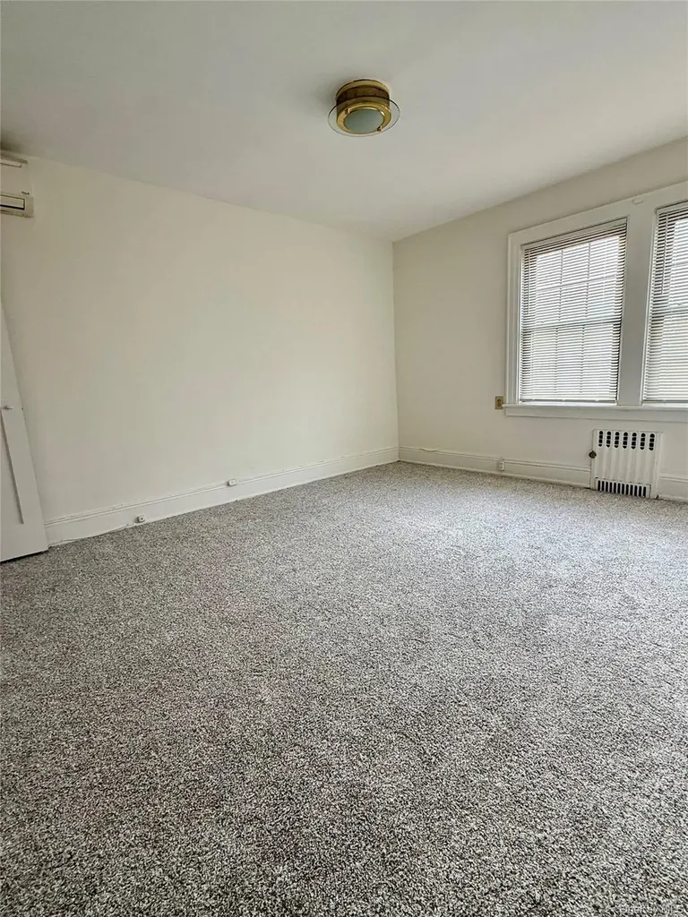 404 Bauer Place Mineola NY 11501