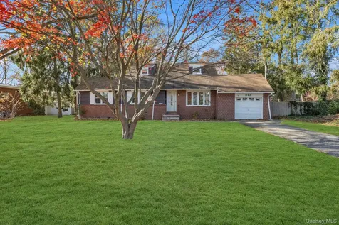 1392 Manor Lane Bay Shore NY 11706
