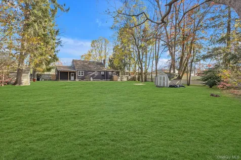 1392 Manor Lane Bay Shore NY 11706