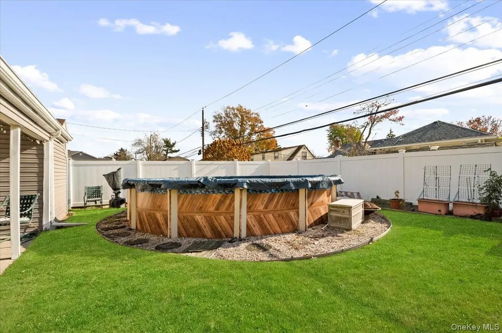 341 Red Maple Drive S Wantagh NY 11793