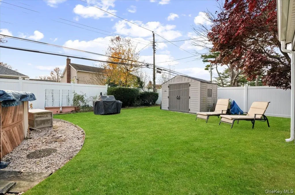 341 Red Maple Drive S Wantagh NY 11793