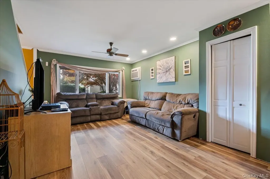 341 Red Maple Drive S Wantagh NY 11793