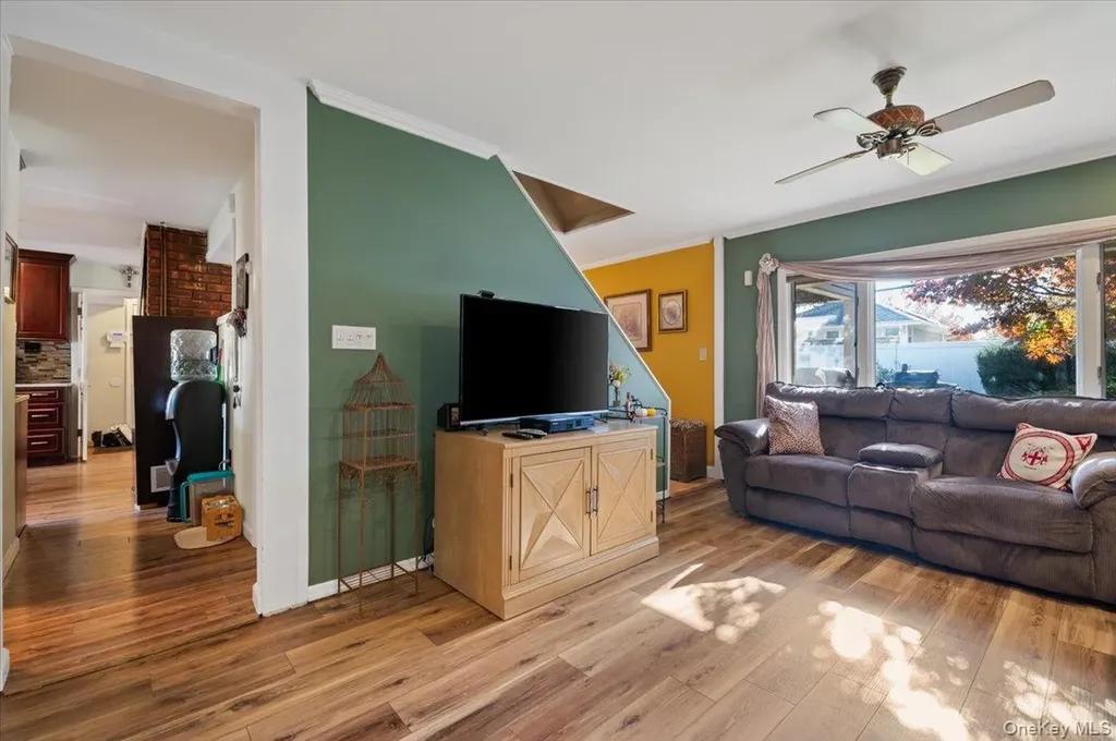 341 Red Maple Drive S Wantagh NY 11793