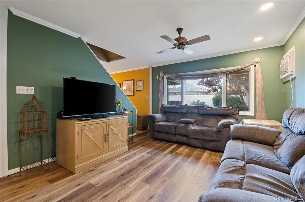 341 Red Maple Drive S Wantagh NY 11793