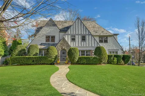 986 Plymouth Street Pelham NY 10803