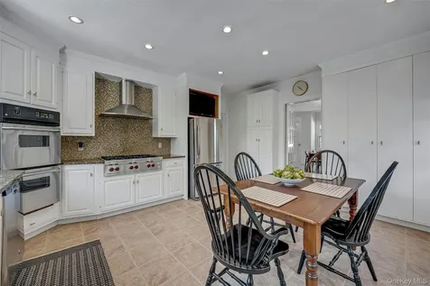 986 Plymouth Street Pelham NY 10803