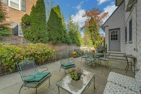 986 Plymouth Street Pelham NY 10803