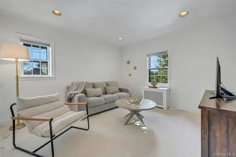 986 Plymouth Street Pelham NY 10803